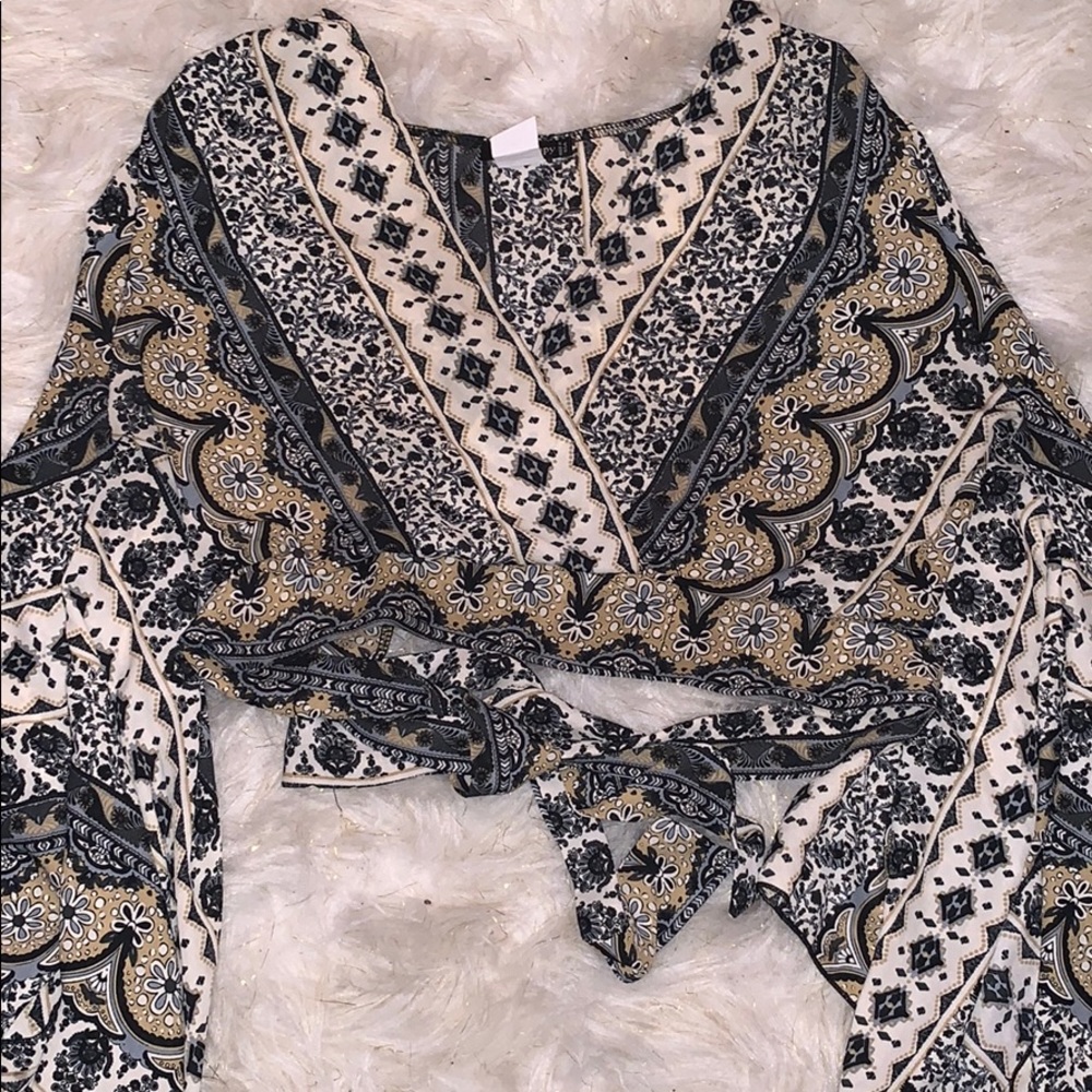 Cropped long sleeve top